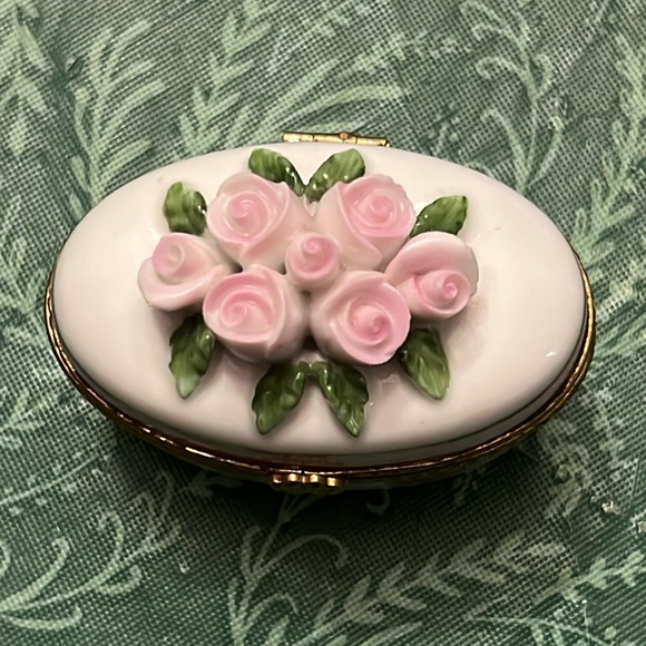 Limoges-style Miniature Porcelain Box - Picture 2 of 7